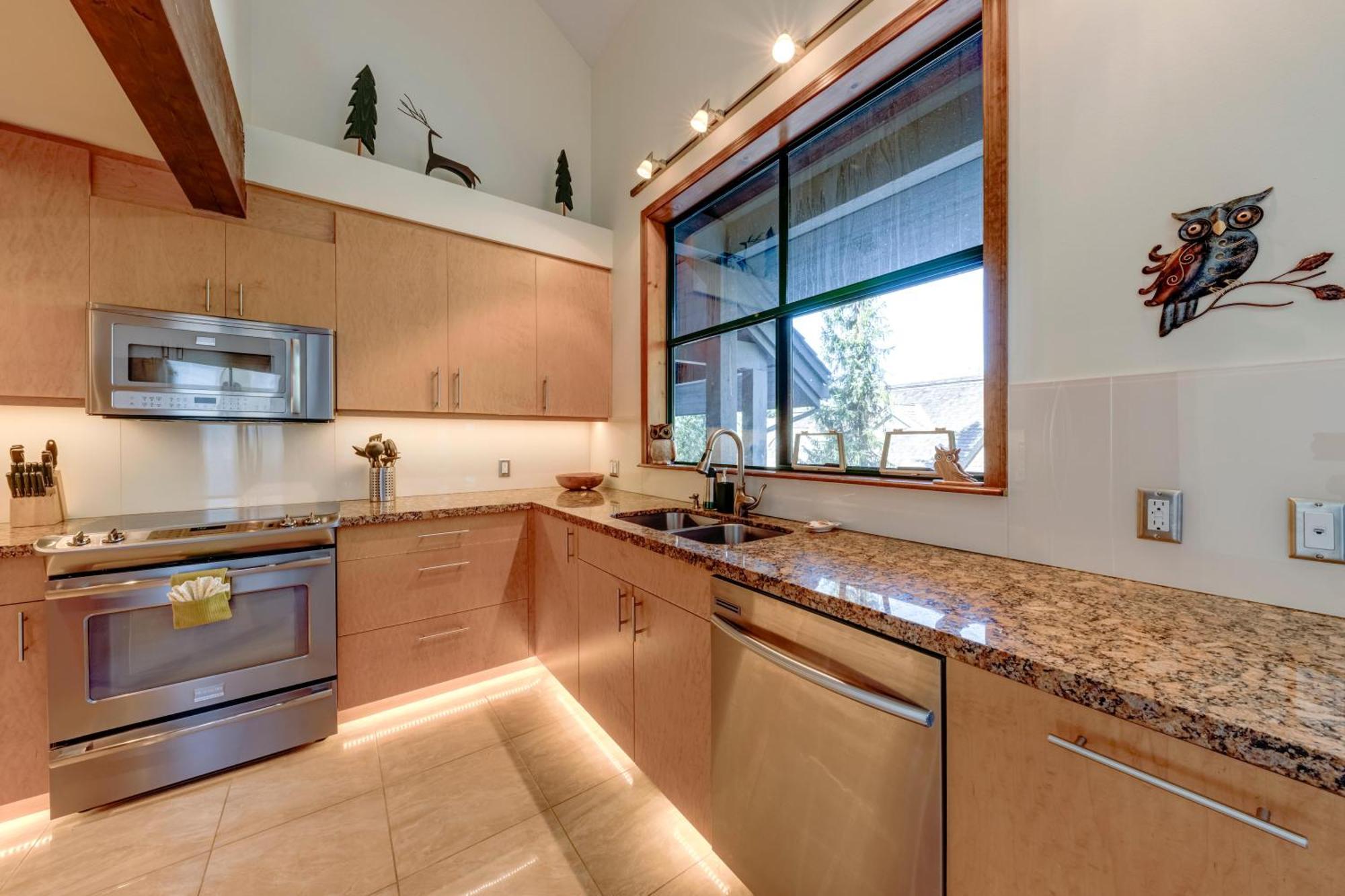 Northern Lights 21 Whistler Exterior photo