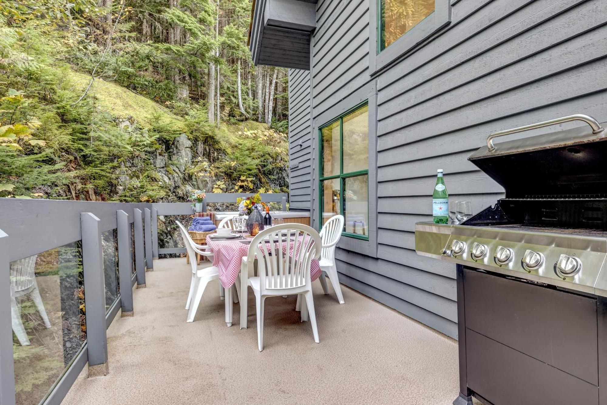 Northern Lights 21 Whistler Exterior photo