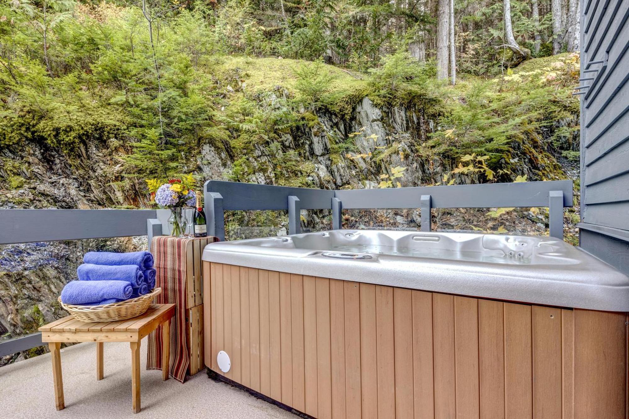 Northern Lights 21 Whistler Exterior photo